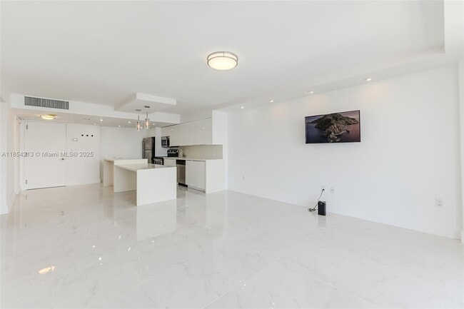 Building Photo - 5701 Collins Ave