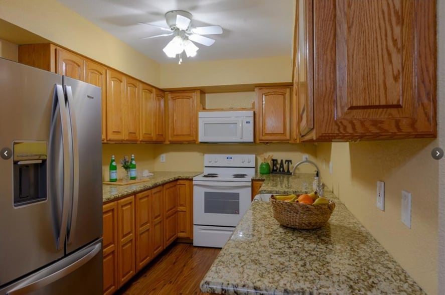 Kitchen - 414 Hollyhill Ln