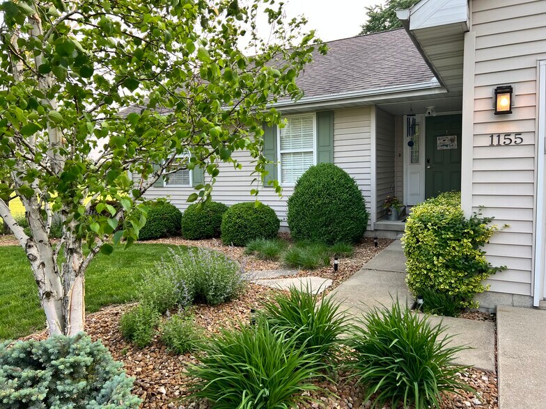 Building Photo - 1155 Swan Dr