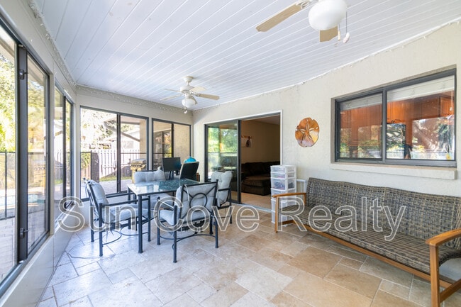 Building Photo - 915 Woodleaf Way