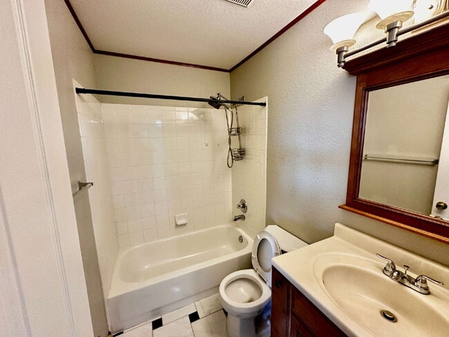 Building Photo - Available Immediately! Charming and cozy townhome in Thornton!