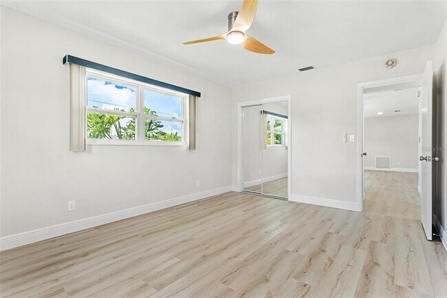 Building Photo - 10971 90th Ave