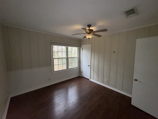 Building Photo - 1081 S Church St