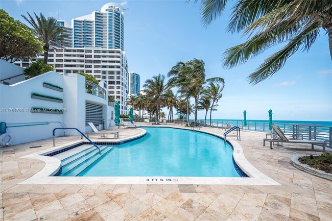 Building Photo - 3535 S Ocean Dr