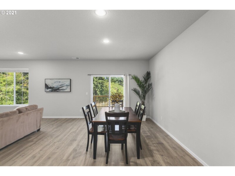 Building Photo - 16969 SE Katmai Ct
