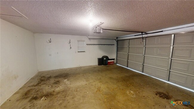 Building Photo - 8 E Shawnee Ln