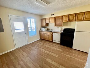 Building Photo - Evolve Real Estate: 2 Bedroom Condo in Den...