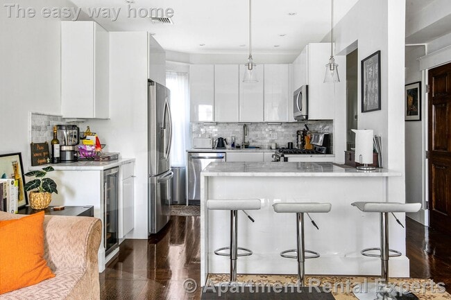 Building Photo - 40 Cameron St