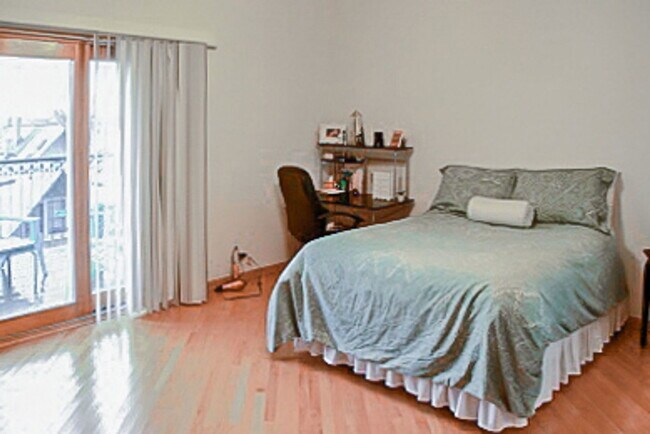 Building Photo - 3338 N Sheffield Ave