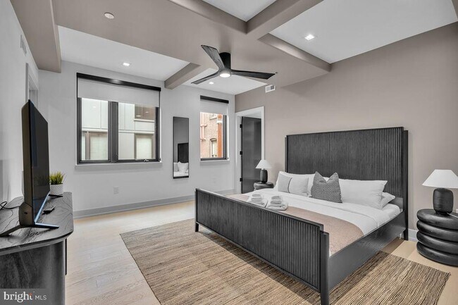 Building Photo - 110 S Bonsall St