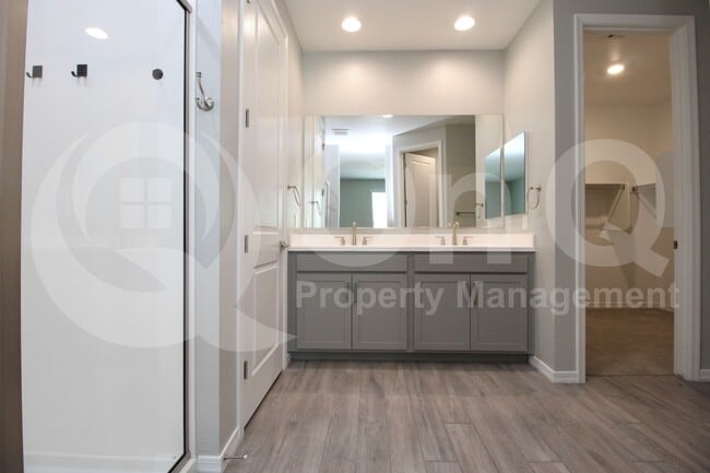 Building Photo - 35733 W Santa Monica Ave