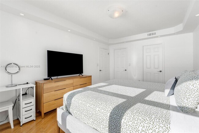 Building Photo - 800 Claughton Island Dr