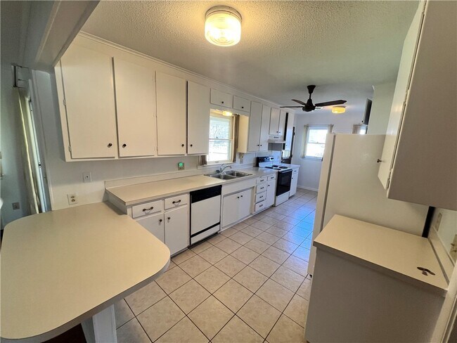 Building Photo - 1402 Westwood Ave