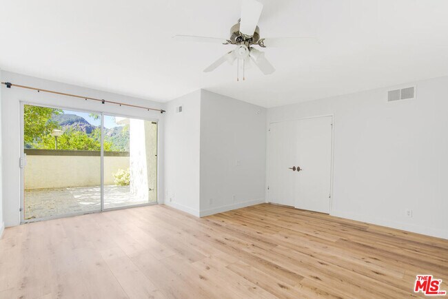 Building Photo - 17095 Palisades Cir