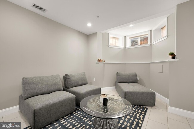 Building Photo - 1135 6th St NW