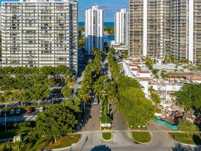 Building Photo - 20505 E Country Club Dr