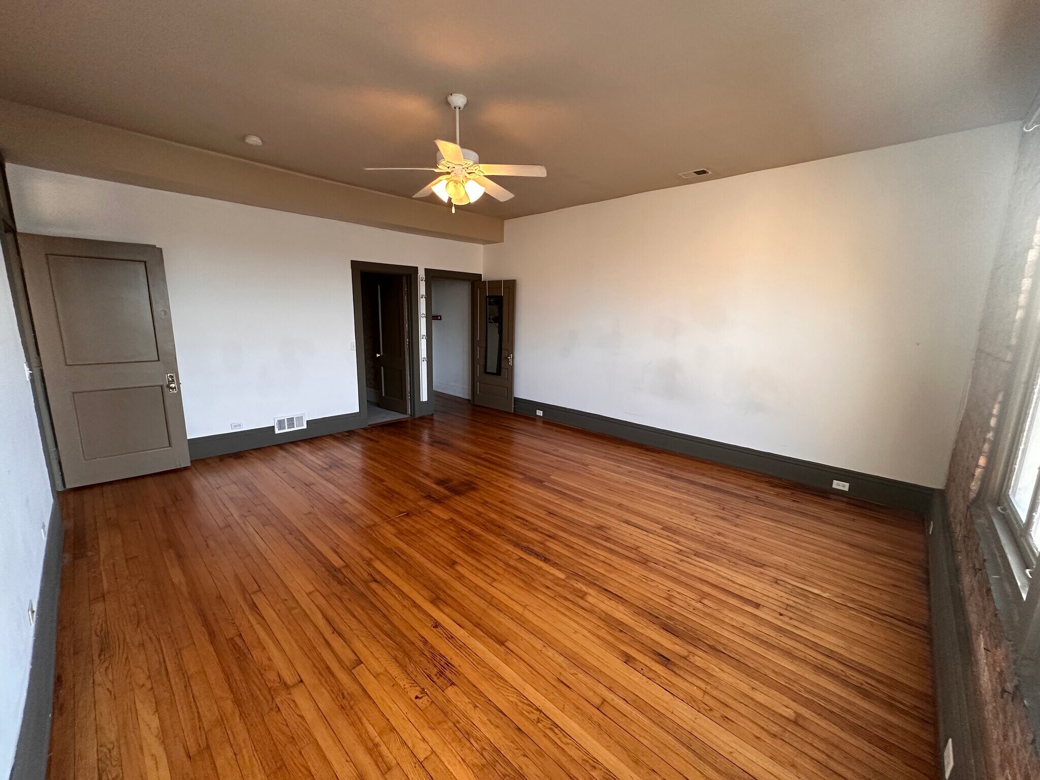 Building Photo - 77 S Lasalle St