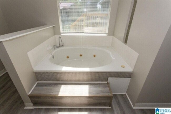 Building Photo - Flexible 3BR/2BA or 2BR + Den Home