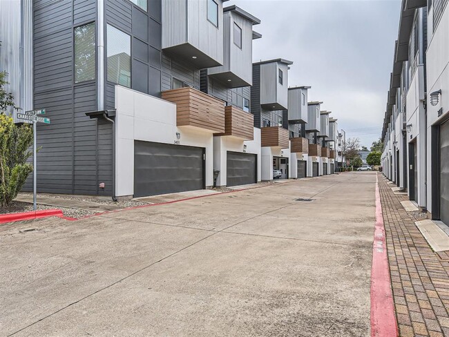 Building Photo - 3405 Charlotte Rose Drive
