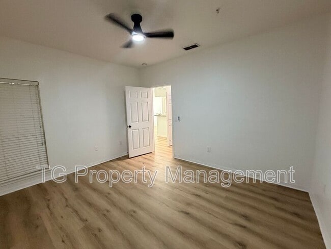 Building Photo - 7800 Point Meadows Dr