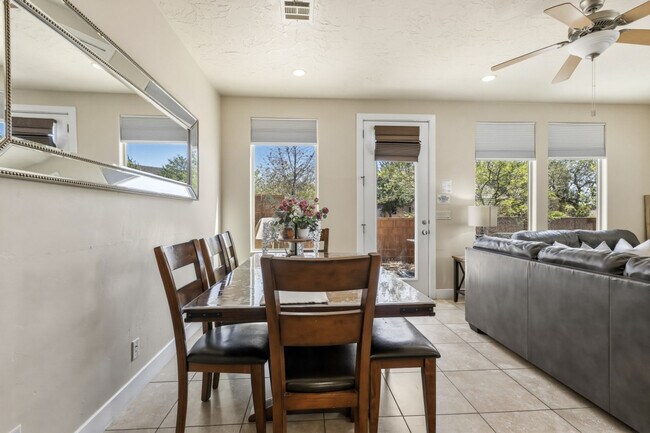 Building Photo - 4221 Torrey Pines Dr