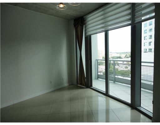 Building Photo - 690 SW 1st Ct