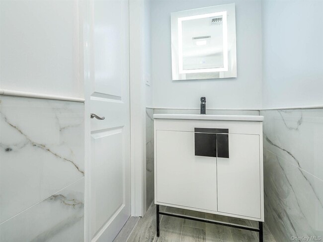 Building Photo - 1 Milford Ln