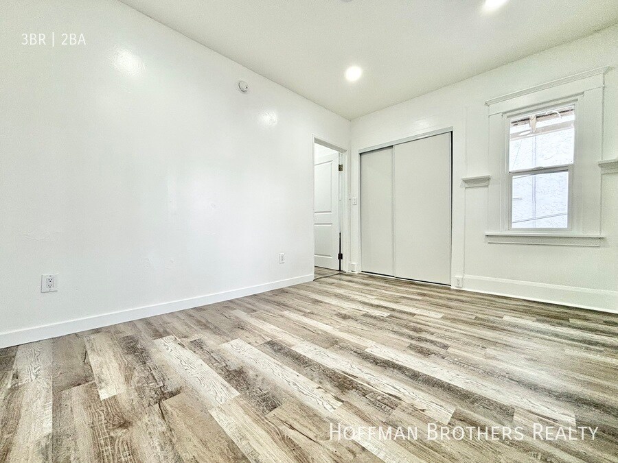 Building Photo - 1518 11th Pl