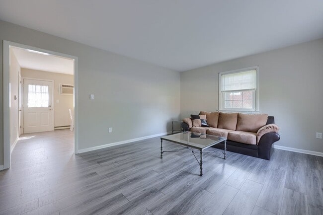 Building Photo - 131 Highview Dr