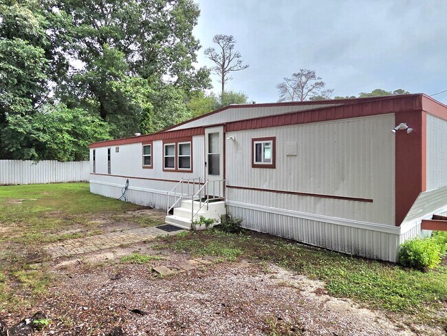 Building Photo - 8019 Henry St