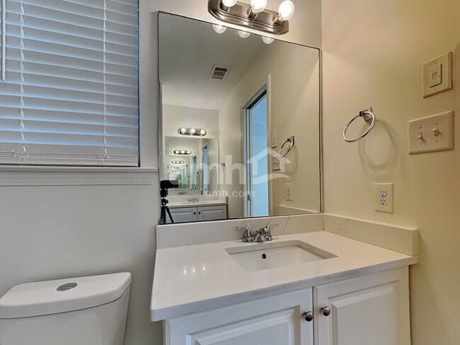 Building Photo - 145 Parkview Rd