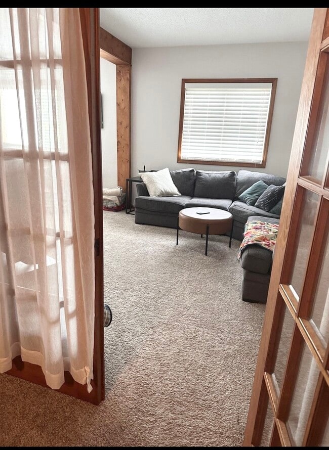 Building Photo - 523 E 1st St