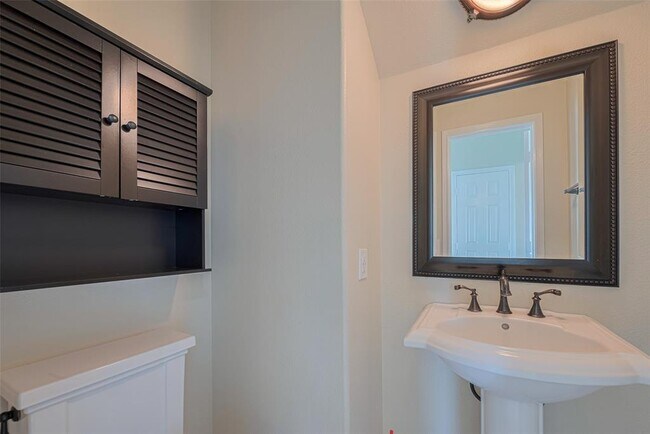Building Photo - 5703 Saragosa Dr