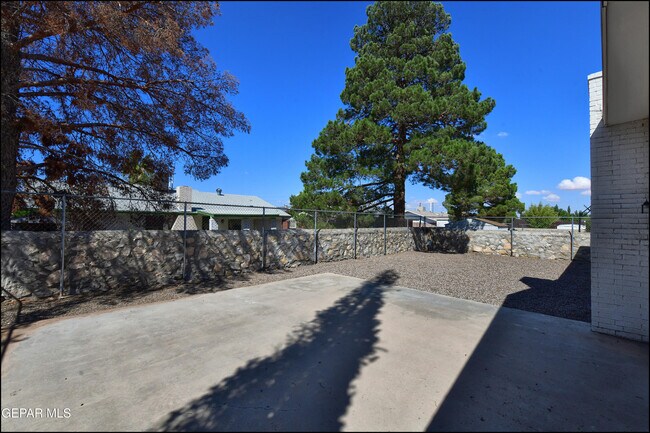 Building Photo - 1739 Russ Randall St