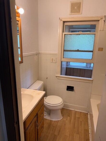 Building Photo - 273R Garfield St