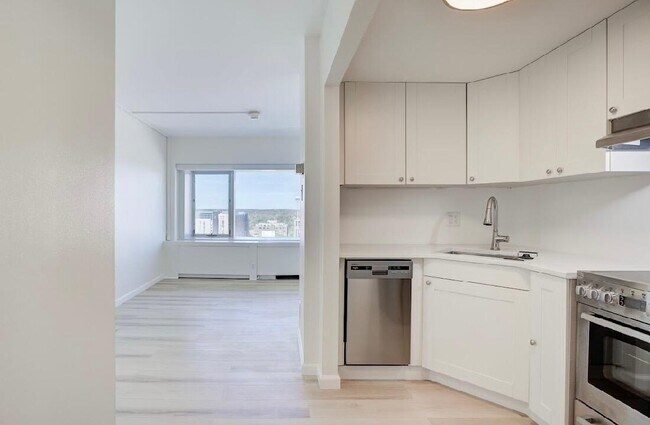 Building Photo - 555 E William St