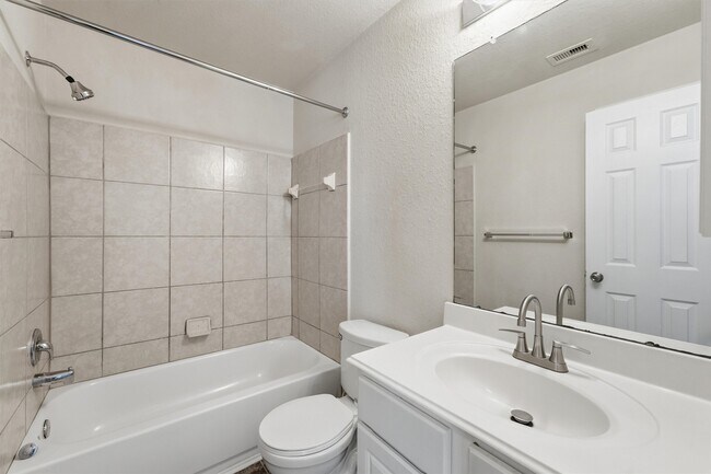 Building Photo - 5211 Cayenne Ln