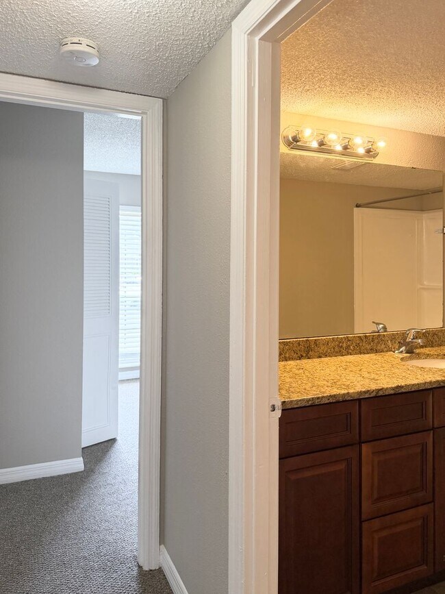 Building Photo - 2B/1B Condo 12 min from Orlando downtown