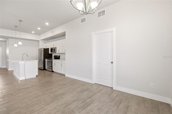 Building Photo - 870 Columbia St