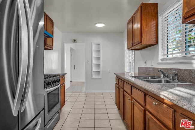 Building Photo - 6272 Silva St