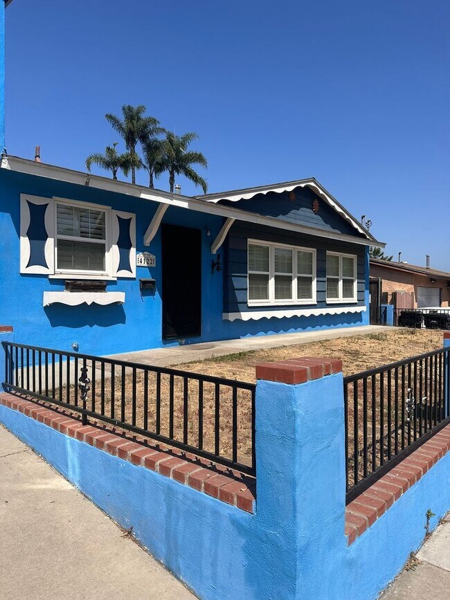 Building Photo - 4122 Aragon Dr