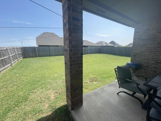 Building Photo - 7702 SW Franks Ct
