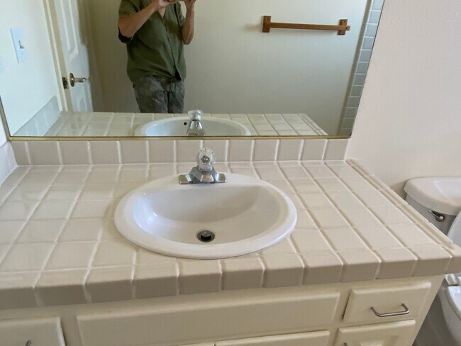 Building Photo - 684 Shamrock Ln