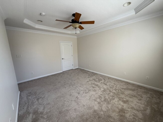 Building Photo - 2BR & 2BA Condo in Central Location w/Garage-Available 06/22/26