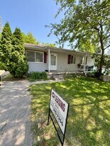 Building Photo - 902 Vincent Ct
