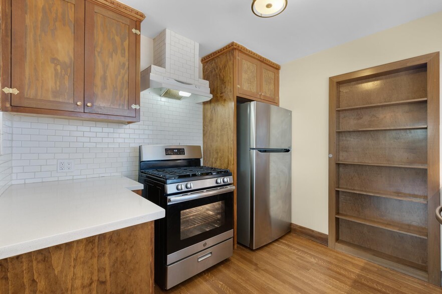 Kitchen 1b - 1168 N Westmoreland Ave