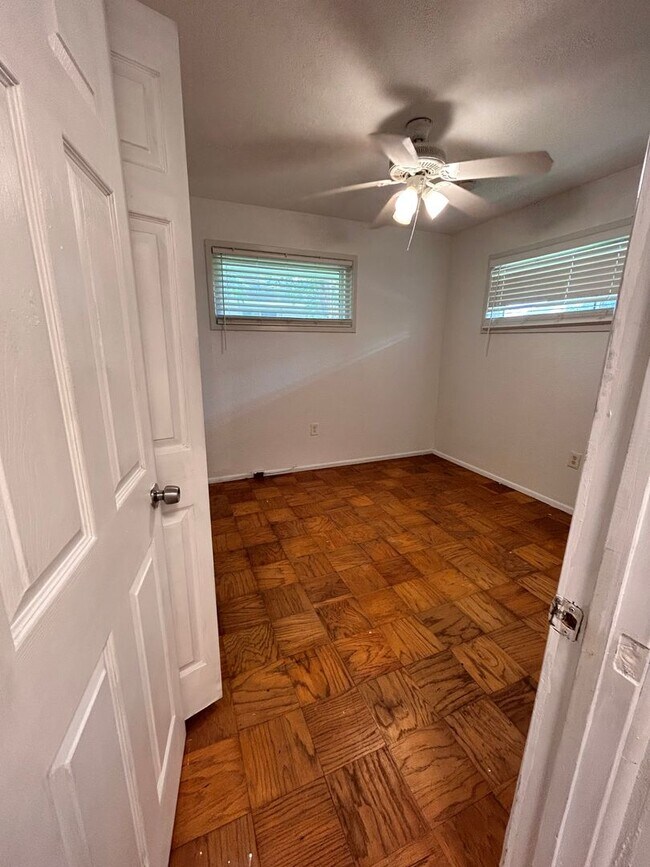 Building Photo - Beautiful Home Close to Tara in Mid City