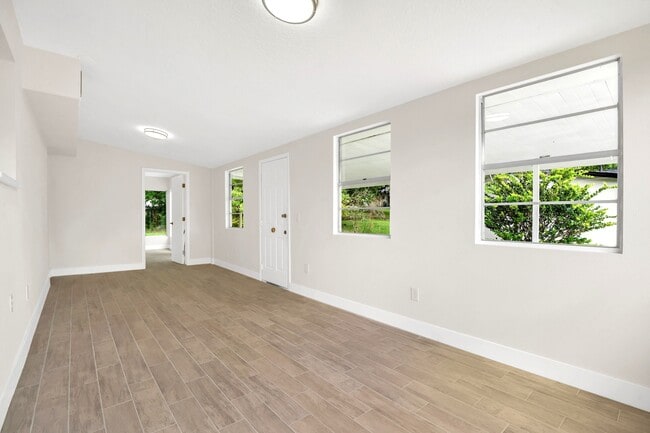 Building Photo - 1516 Zinnia Dr