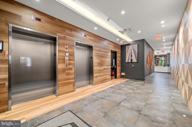 Building Photo - 575 S Goddard Blvd