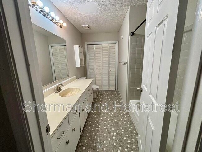 Building Photo - 4047 Indian Creek Rd